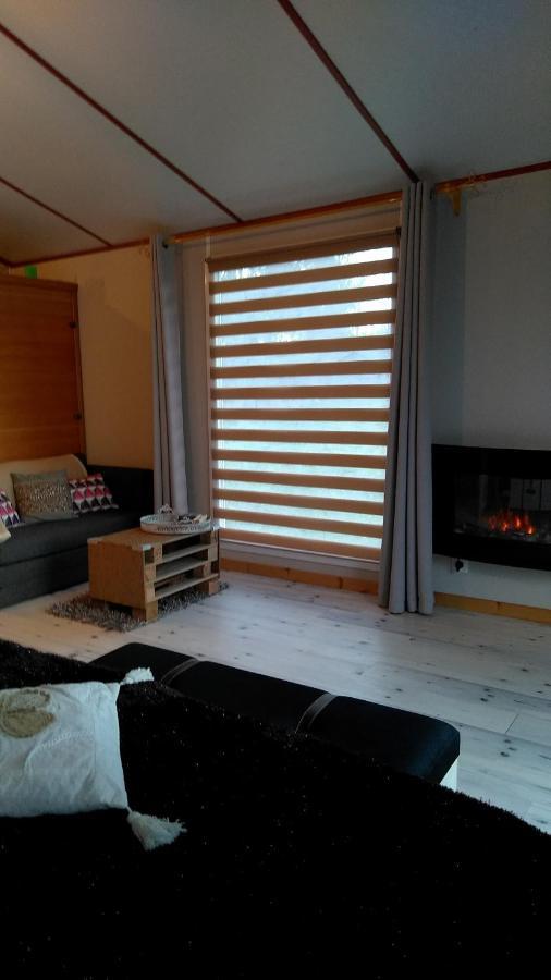 Le Haut Village Chambre D'Hotes Mobi-Loft Cosy Sauna ,Douche ,Chromotherapie Arrest Exterior foto